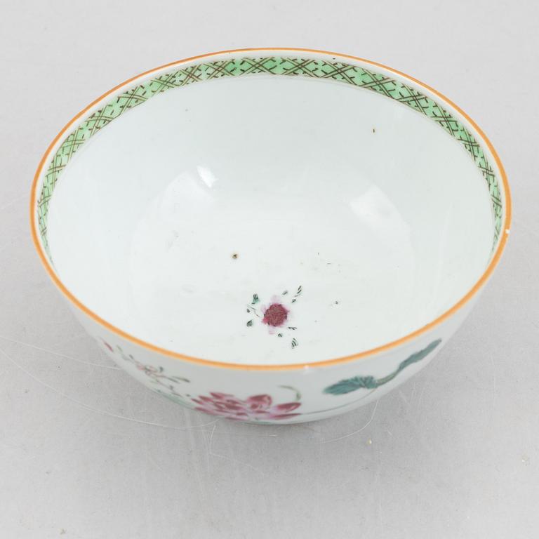 Four pieces of Chinese porcelain, Qing dynasty, 18th-19th century.
