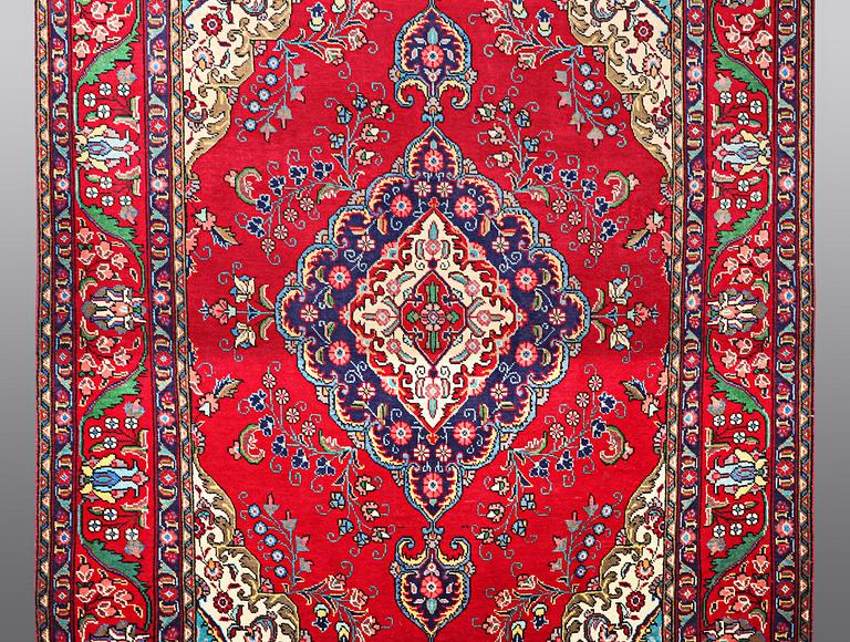 A carpet, Täbriz, 293 x 194 cm.