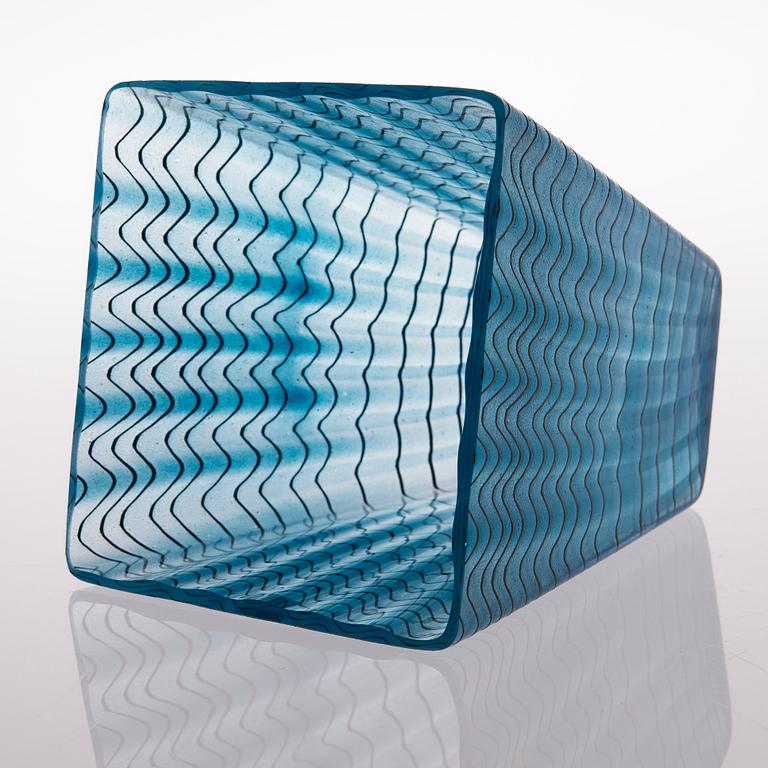 A glass vase, signed Oiva Toikka Nuutajärvi Notsjö 1992, numbered 244/300.