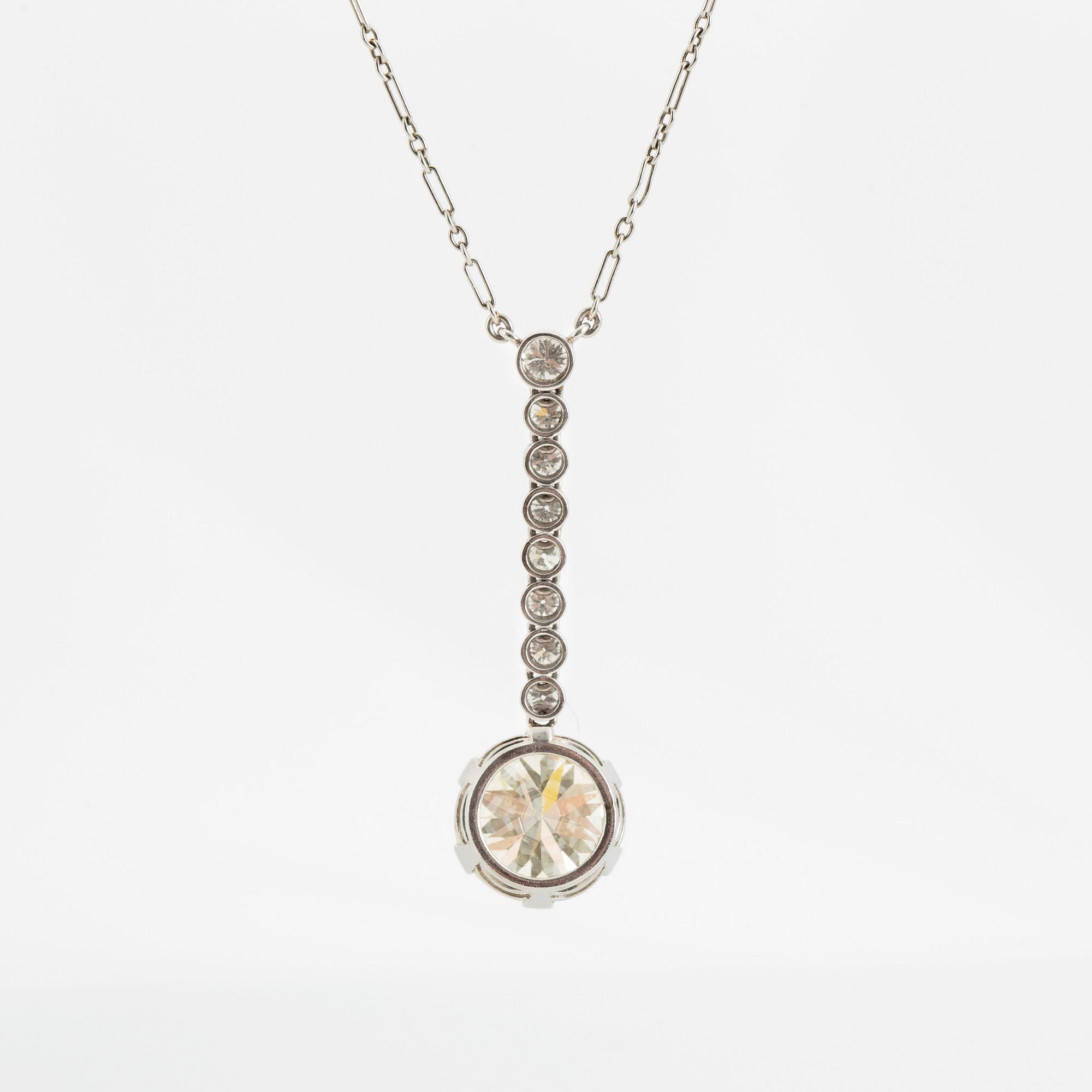 Hängsmycke platina med en rund briljantslipad diamant vikt ca 5.25 ct kvalitet ca M/N vvs.