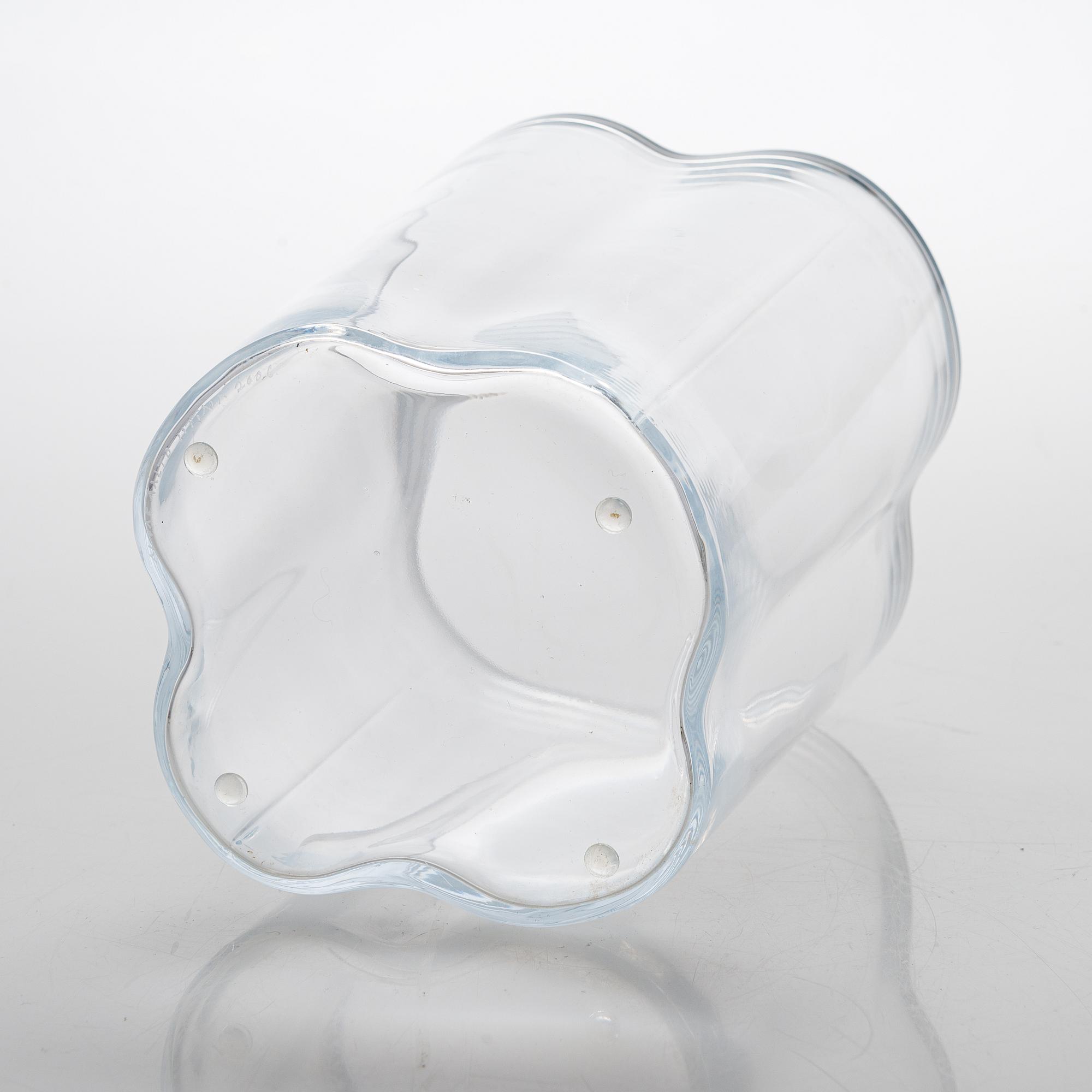 Alvar Aalto, maljakko, malli 3032, signeerattu Alvar Aalto 2006.