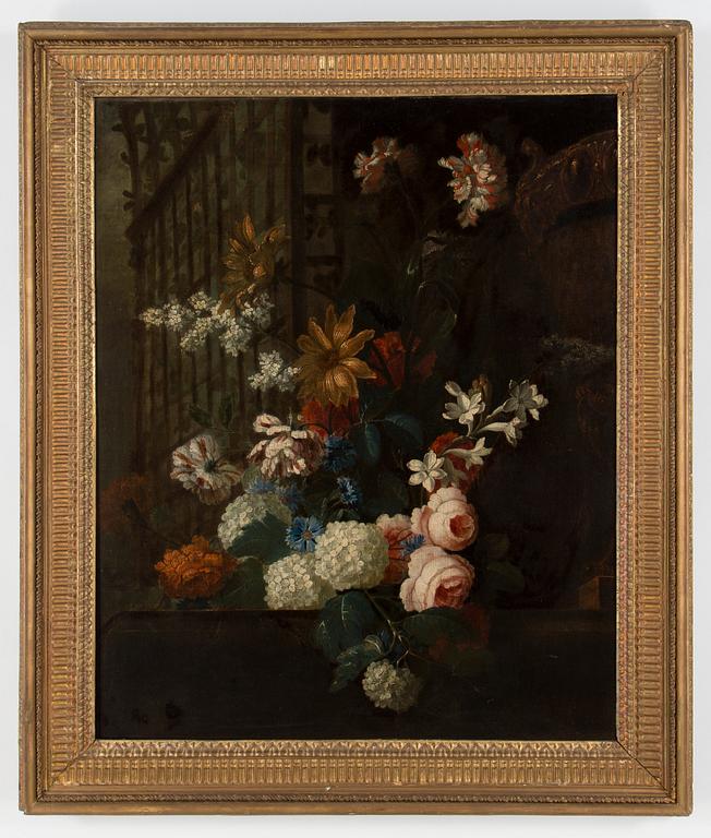 Jean Baptiste Monnoyer Hans efterföljd, Stilleben med syrener, rosor, nejlikor, hortensia, polianthes tuberosa och blåklint.