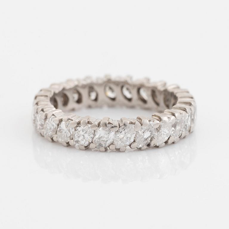 Cartier ring platina med navettslipade diamanter.