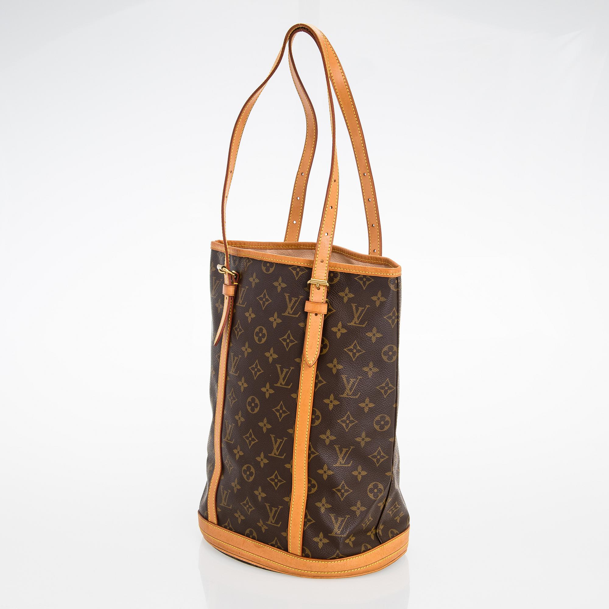 Louis Vuitton, "Bucket" ja pochette, laukku.