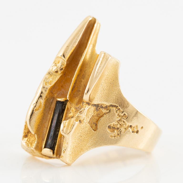 Björn Weckström, ring 18K gold with green tourmaline "Tourmaline River", Finland 1989.