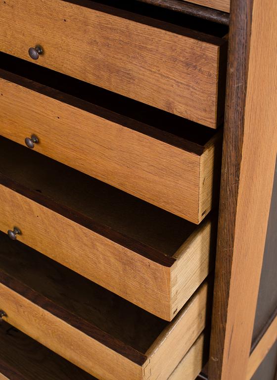 LÅDSKÅP, ek 1900-talets första hälft.