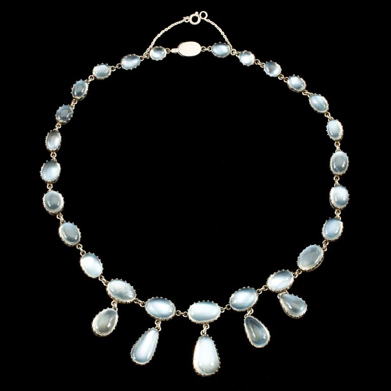 A cabochon-cut moonstone necklace. Made by C G Hallberg, Stockholm 1907.