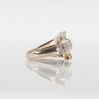 A RING, 18K gold, Brilliant and  baguette cut diamonds c. 0.80 ct. Size 16+. Weight 8,16 g.