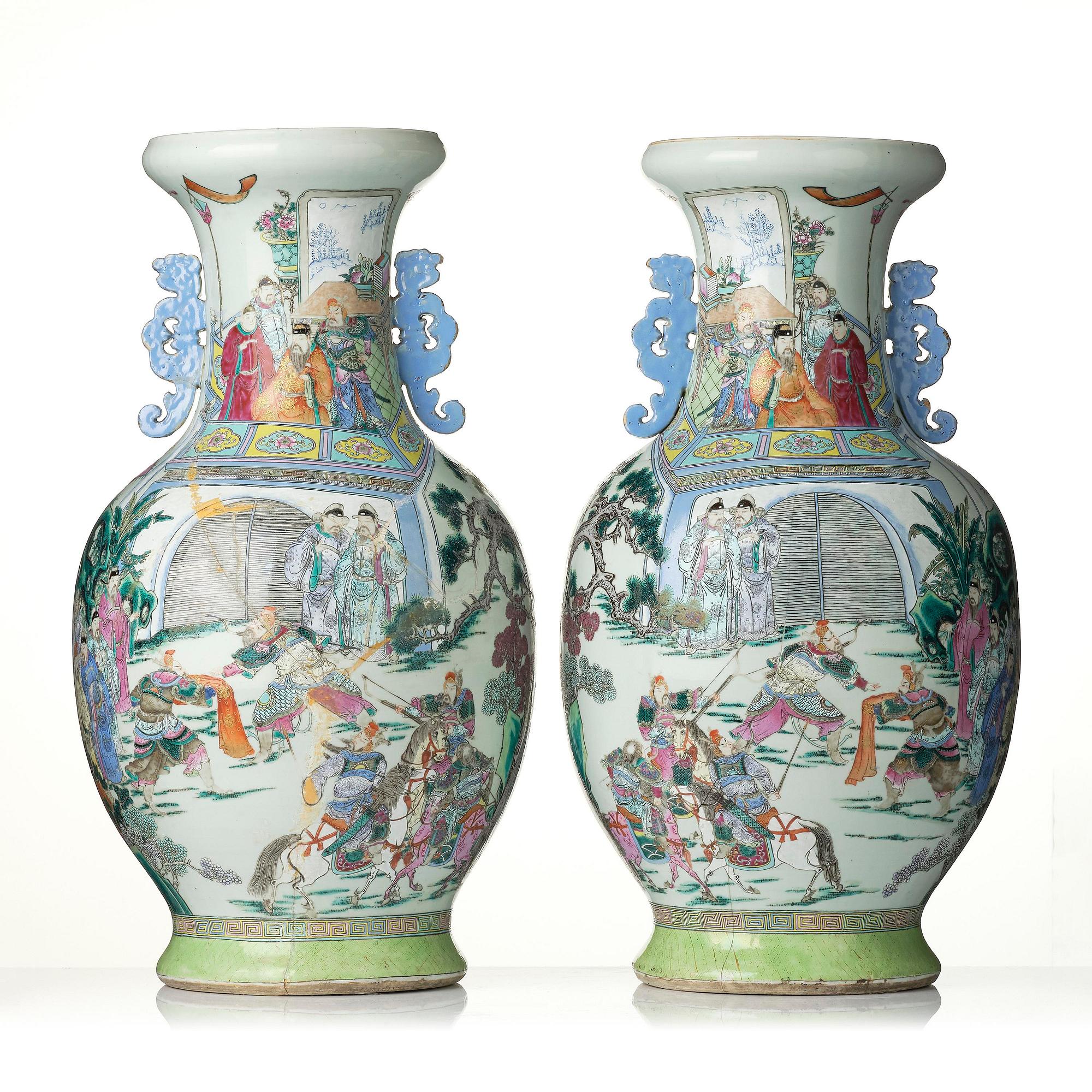 Praktvaser, ett par, porslin. Qingdynastin, 1800-tal.