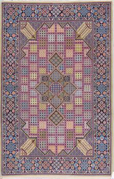 A rug from Esfahan, 167 x 108 cm.