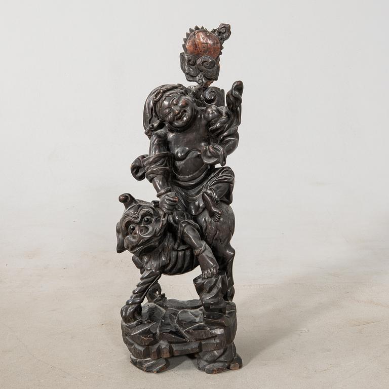 Skulptur Kina 1900-tal skuret trä.