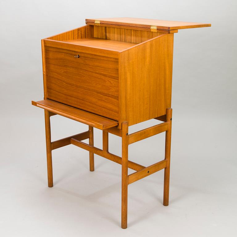 ARNE WAHL IVERSEN, A mid-20th-century teak secretaire, model 67, for Vinde Möbelfabrik, Denmark.