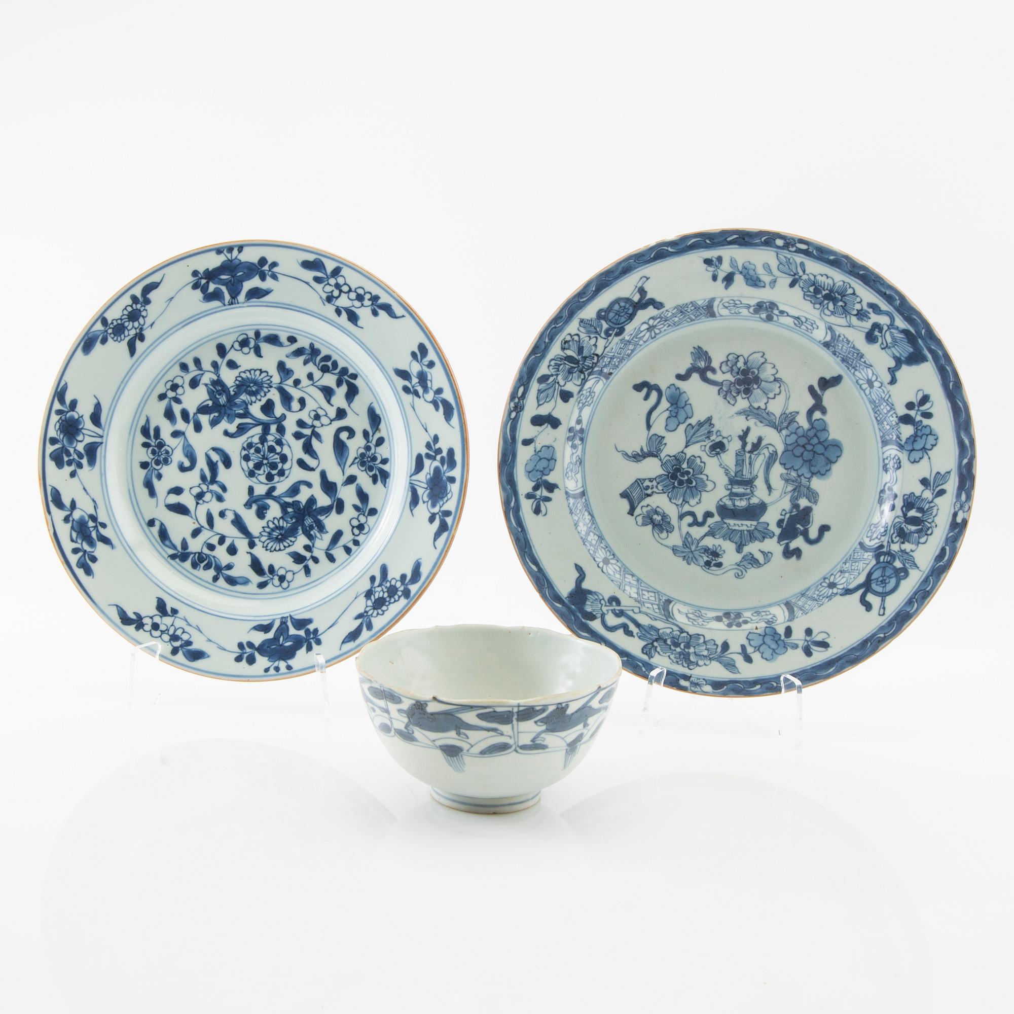 Bowl and plates, 2 pcs, China, 17th/18th century, porcelain.