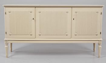 SIDEBOARD, gustaviansk stil, Ferdinand Lundqvist, omkring 1900-talets mitt.