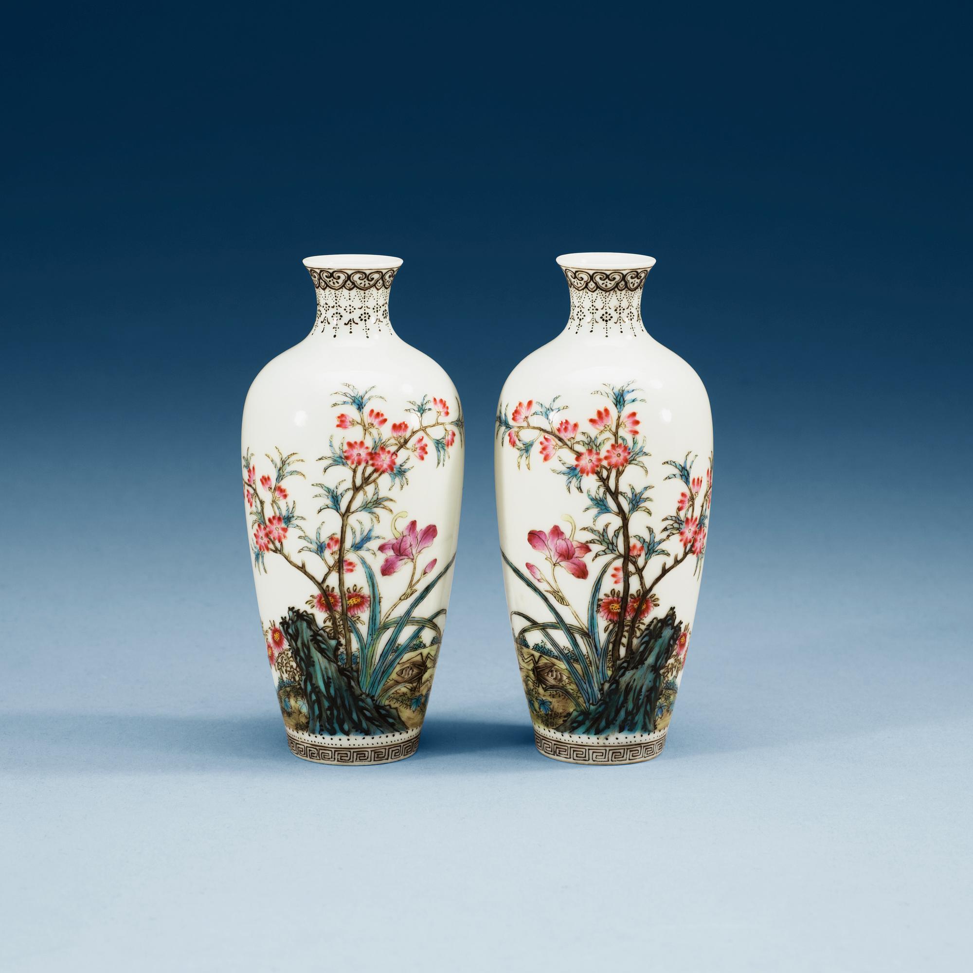 A pair of famille rose vases, first half of 20th Century with Hongxian's seal mark.