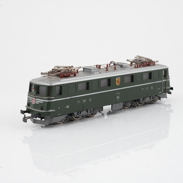 Märklin, two electric locomotives, model 3528 and 3338, and six cargo cars, gauge H0.