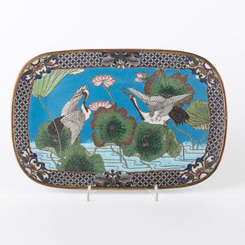 A Japanese cloisonné tray, Meiji period (1868-1912).