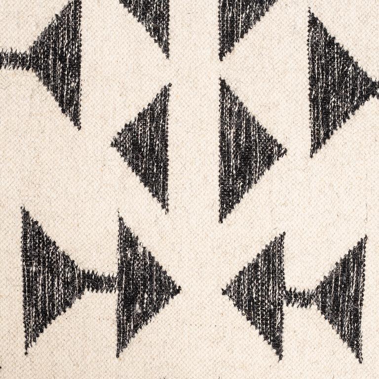 Matta, slätväv, ca 270 x 170 cm.