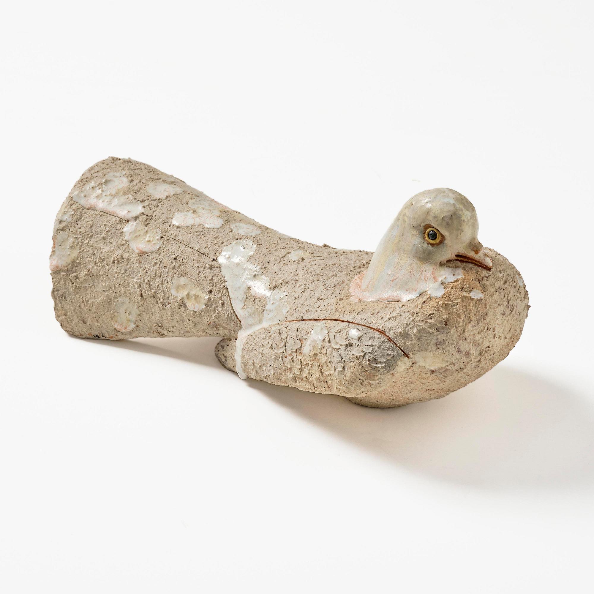 Tyra Lundgren, skulptur, fågel, chamotterat stengods, utförd i egen ateljé, Bredkvie, Gotland 1961.
