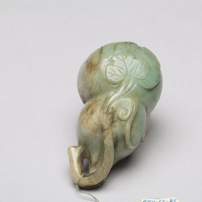 KOPPAR, tre stycken, bl.a. nefrit. Kina.