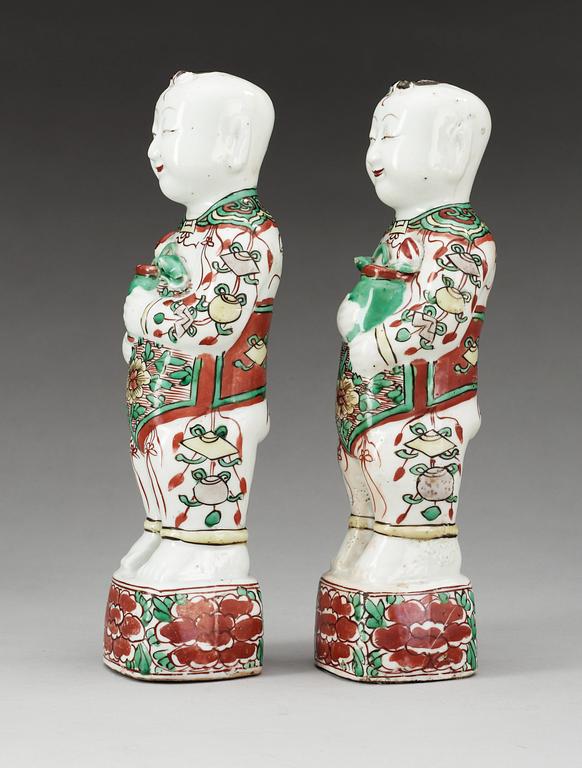 A pair of famille verte figures, Qing dynasty, Kangxi (1662-1722).