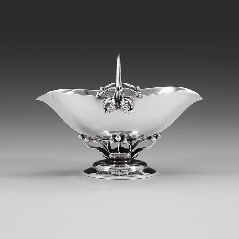 GEORG JENSEN, skål, Köpenhamn 1933-44, sterling. Design nr 235 B,