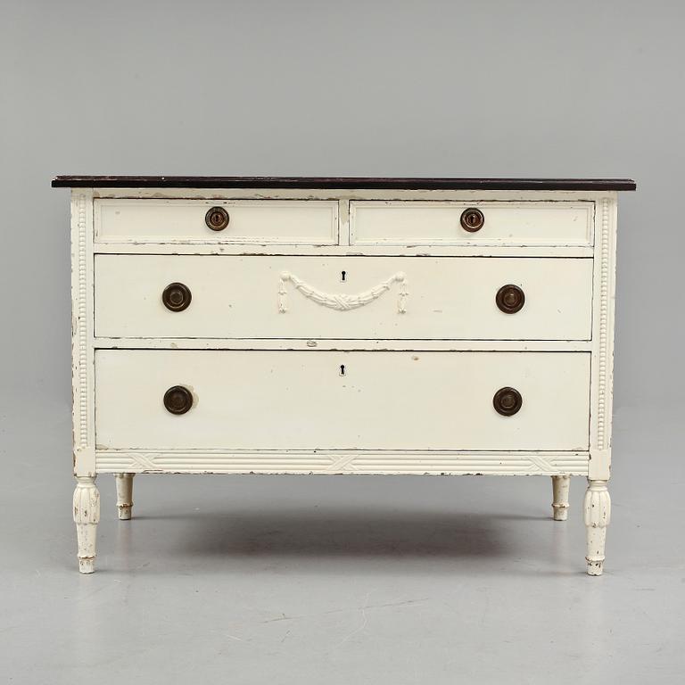 BYRÅ, gustaviansk stil, 1900-tal.