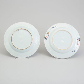 Two Imari export porcelain plates, Qing dynasty, Qianlong (1736-95).