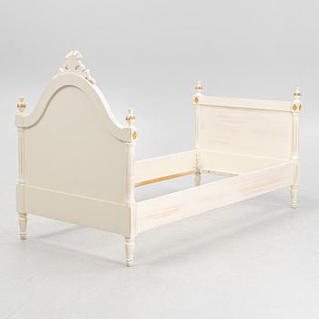 A bed by KA Roos, historic style, around 2000.