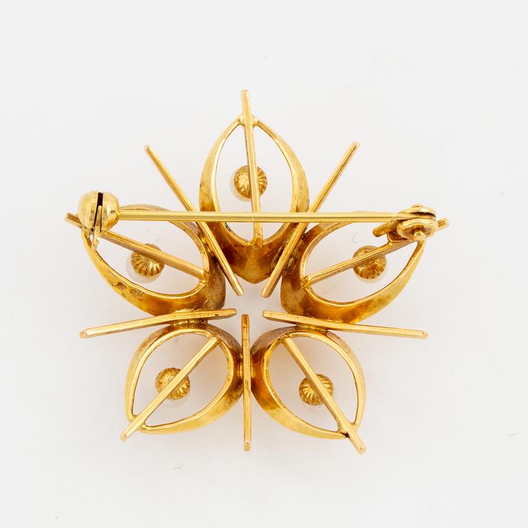 Two gold brooches with pearls.