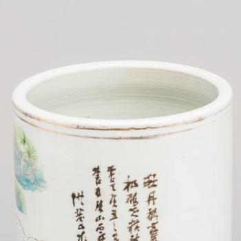 A Chinese Republic porcelain vase.