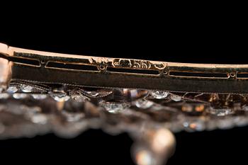 KAULAKORU, vanhahiontaisia timantteja n. 8.50 ct H-I /vs-I1. 56 kultaa. Pietari 1908 -17. Pituus n. 50 cm, paino 46 g.