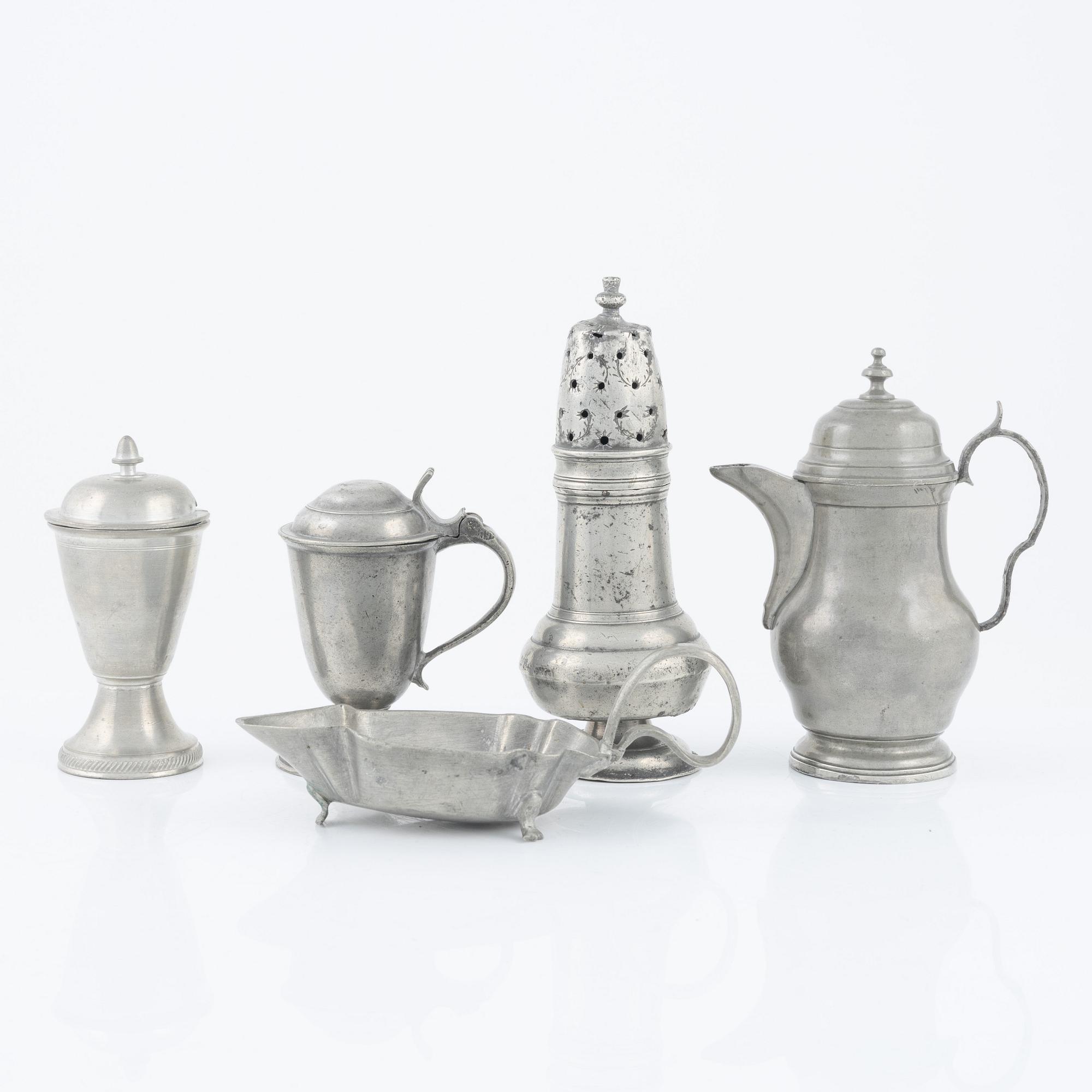 A lot of five pewter objects, 18th and 19th Century.