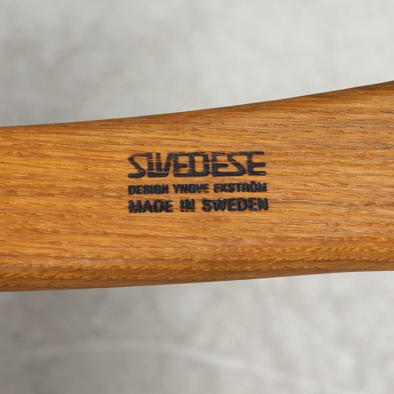 Yngve Ekström, fåtölj med fotpall, "Lamino", Swedese, 2002.