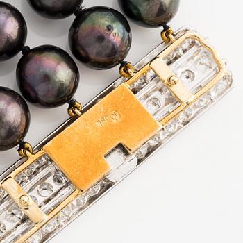 Bracelet and necklace, cultured black pearls, gold and white gold with brilliant-cut diamonds.