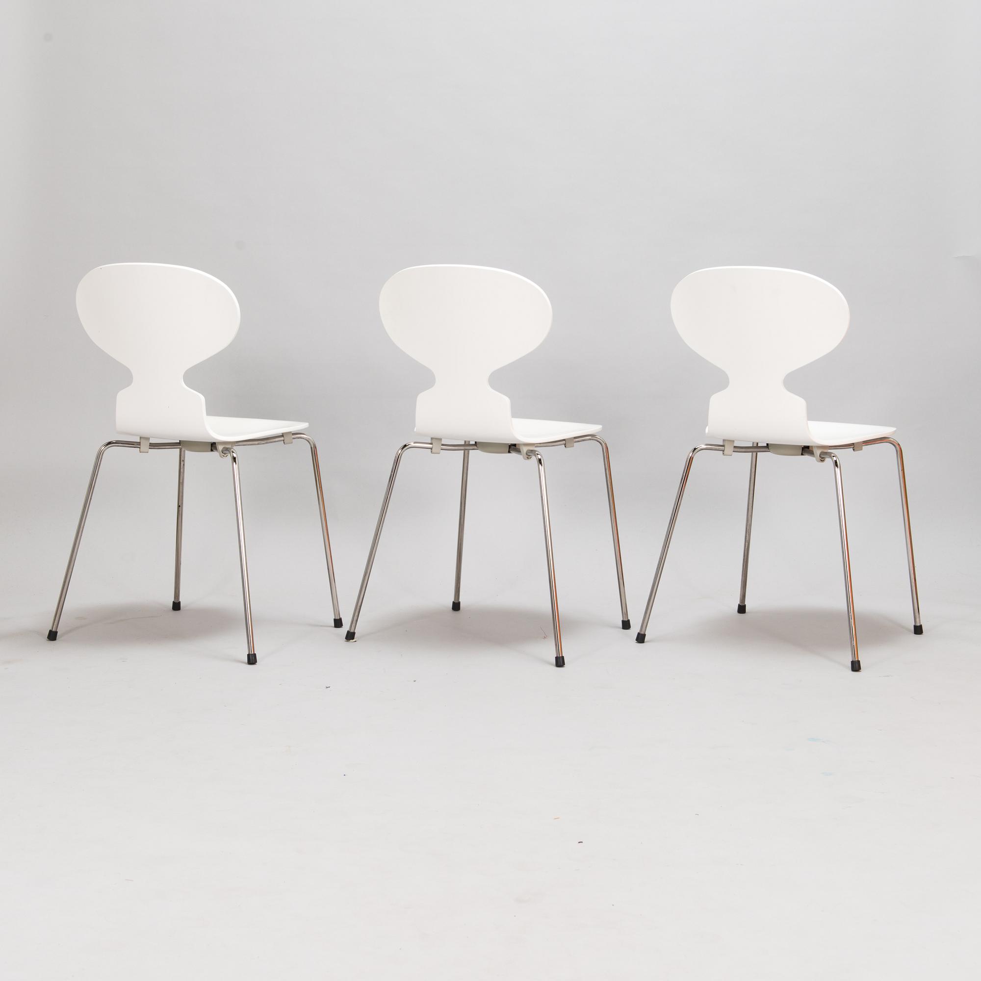 Arne Jacobsen, tuoleja, 3 kpl, "Myran",Fritz Hansen 2008.