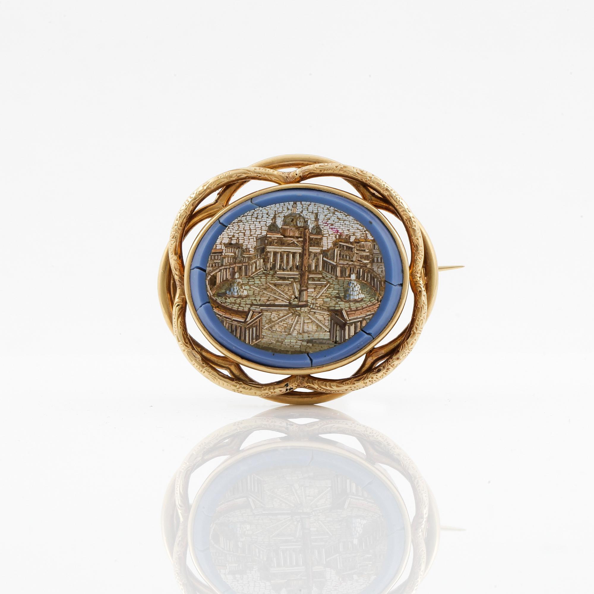 BROSCH, micromosaik, 18 k guld, 1900-tal. Totalvikt ca 13,9 gram.