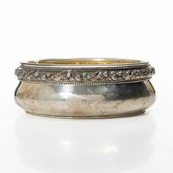 A silver and glass coaster, Samuel Pettersson, Norrköping, 1918.