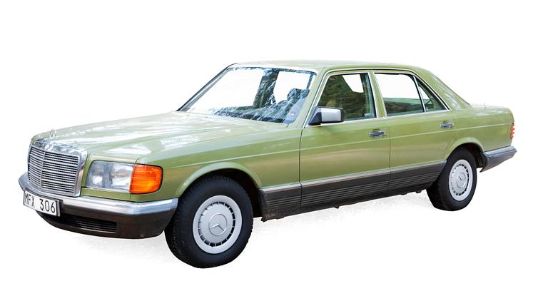 A MERCEDES BENZ,