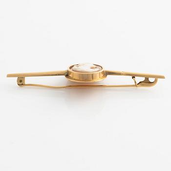 A demi-parure in 18K gold with sea shell cameos.