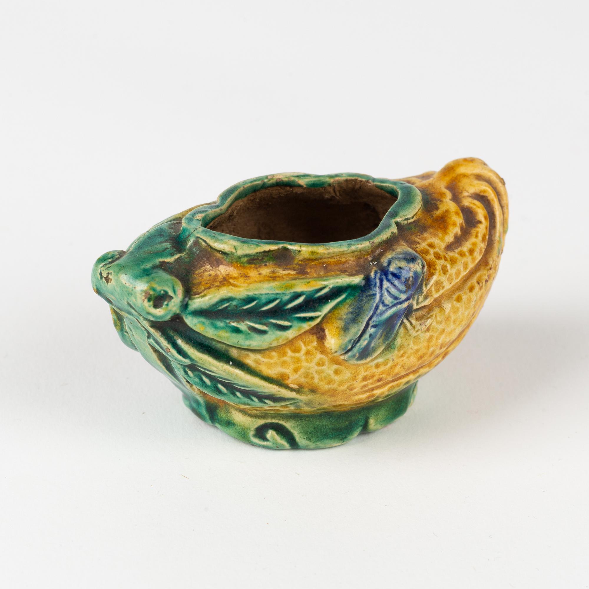 A brushwasher in the shape of a finger lemon, Qing dynasty, circa 1900.