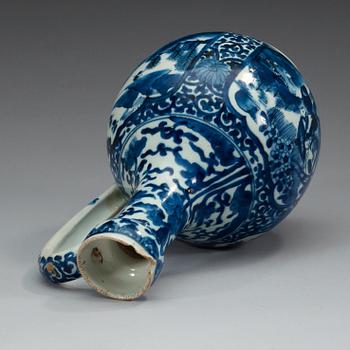 A blue and white Japanese ewer, Genroku, 17th Century.