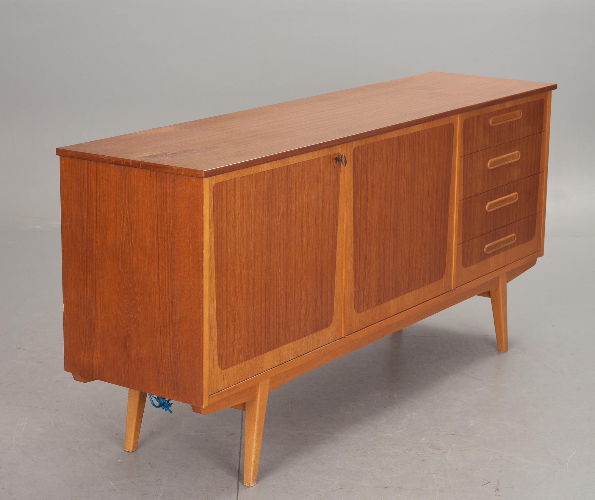 SIDEBOARD,