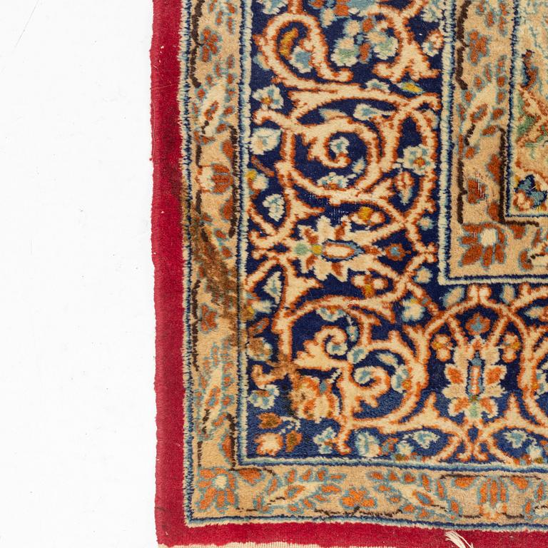 An oriental carpet, c. 290 x 198 cm.