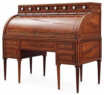 527. A French Directoire late 18th century mahogany cylinder bureau.