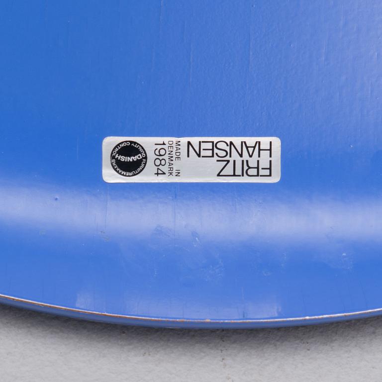 ARNE JACOBSEN, TUOLEJA, 4 kpl, "Sjuan", valmistajan merkinnät, Fritz Hansen, Tanska, 1980-luku.