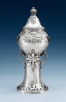 1103. A N.M. Thune goblet with cover, Oslo circa 1915, partially gilded.