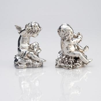 Skulpturer, ett par, silver. Design Auguste Moreau. W.A. Bolin, Moskva 1912-1917.