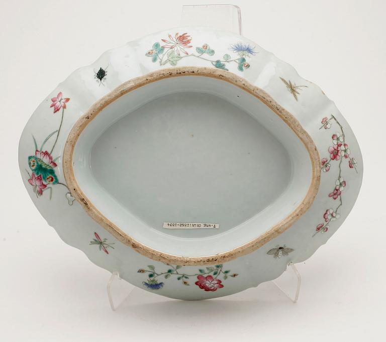 SKÅLFAT, porslin, sannolikt Tongzhi, Kina 1800-tal.