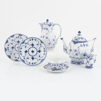 24 pieces to a porcelain coffee and tea service, "Musselmalet", Royal Copenhagen, Denmark.